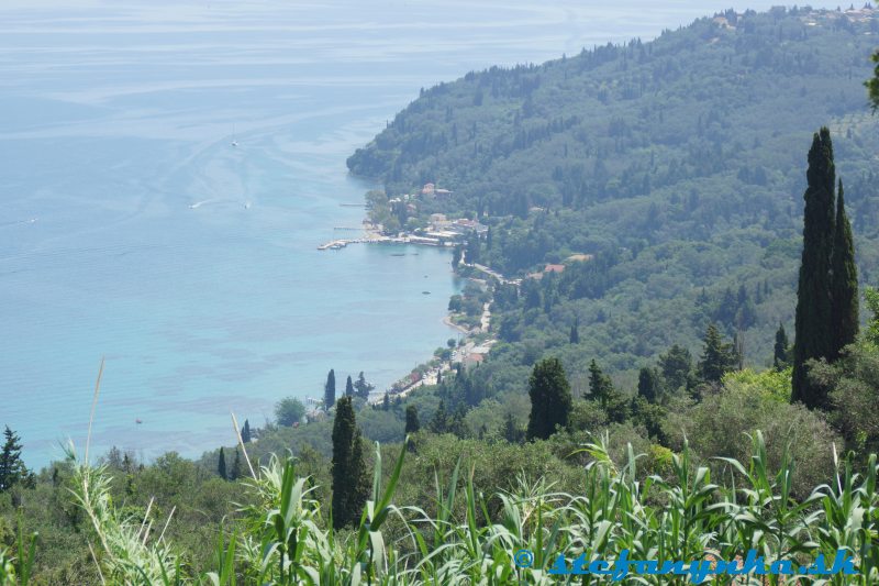 Východné pobrežie Korfu pod Chlomosom