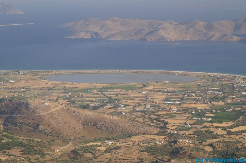 Kos - saliny. Jazero medze Tigaki (vpravo) a Marmari (vľavo)