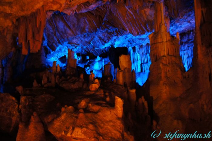 Jaskyňa Sfendoni (medzi Rethymnom a Anogiou)