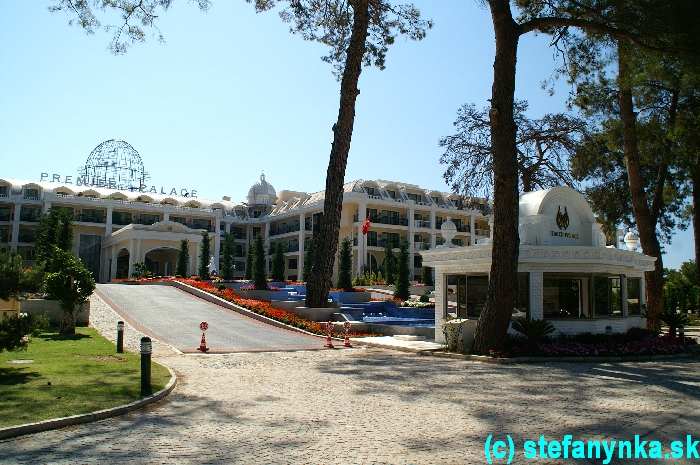 Hotel Premier Palace na severnom okraji strediska Beldibi