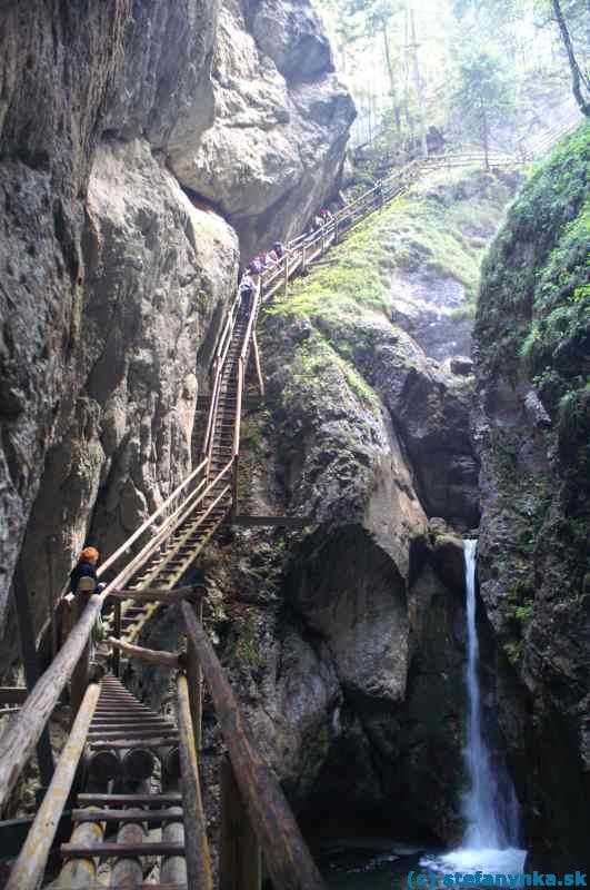 Barenschutzklamm - dlhý rebrík. ...a ťažké nohy