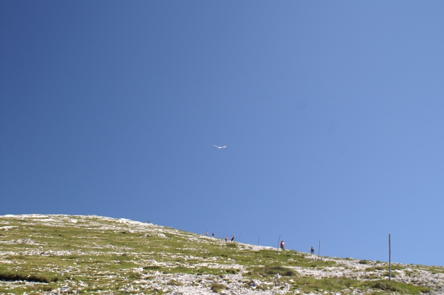 Vetroň nad Hochschwabom (tá biela škvrna v strede fotky)