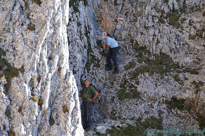 Gamsecksteig. Pod rebríkom. Pomaly sa blížime k hornému suťovisku na Gamsecksteigu Gamsecksteig. Pod rebríkom. Pomaly sa blížime k hornému suťovisku na Gamsecksteigu