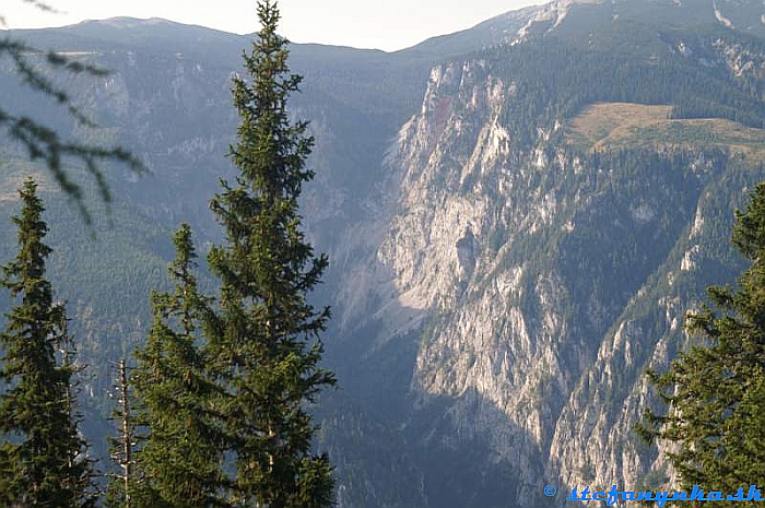 Schneeberg (Klosterwappen) - výhľady na Grosse Helental na Raxe spod vrcholu 