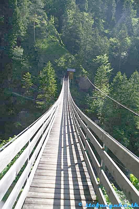 Vstup do tiesňavy Wasserlochklamm. Most cez rieku Salza