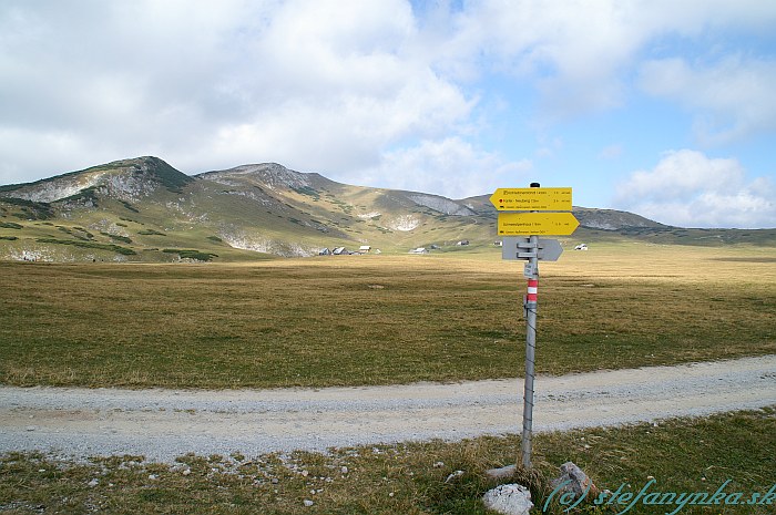 Hochalm na planine Schneealpe. Pohľad smerom k Windbergu a Michlbauer hutte