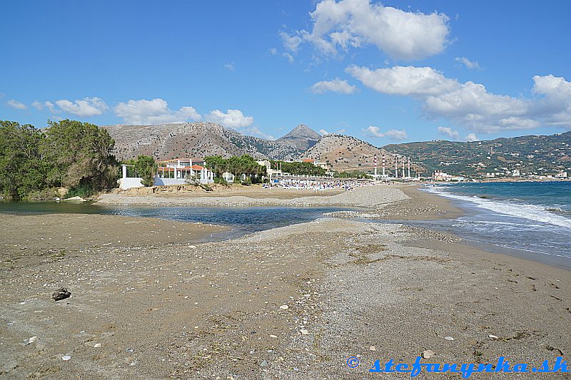 Amoudara. Potôčik vpravo od Dessole Dolphion Bay (Gazanos) Amoudara. Potôčik vpravo od Dessole Dolphion Bay (Gazanos)