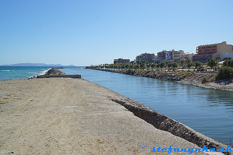 Heraklion. Pohľad z mostíka cez potok.