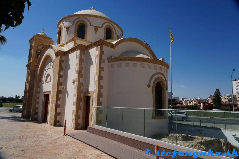 Larnaka. Starý kostol Faneroomeni s kryptou Larnaka. Starý kostol Faneroomeni s kryptou