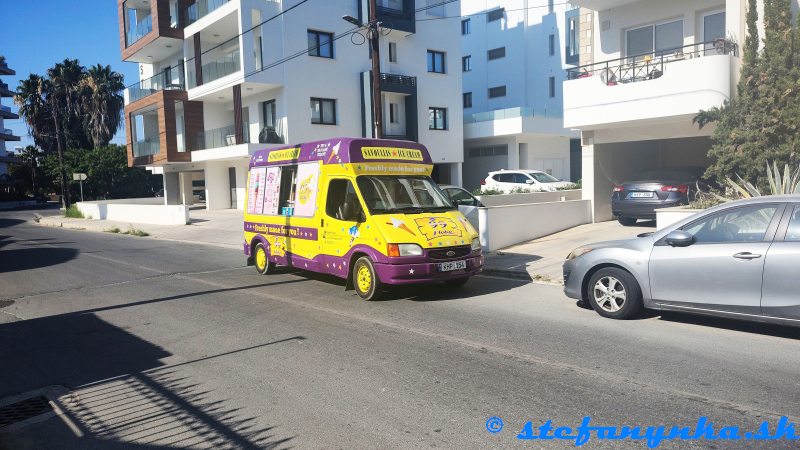 U nás voľakedy chodilo auto so zmrzlinou a púšťali tuším Kely Family alebo zvučku Tu-ru-rik. Tu púšťali Hapy Birthday To You... U nás voľakedy chodilo auto so zmrzlinou a púšťali tuším Kely Family alebo zvučku Tu-ru-rik. Tu púšťali Hapy Birthday To You...