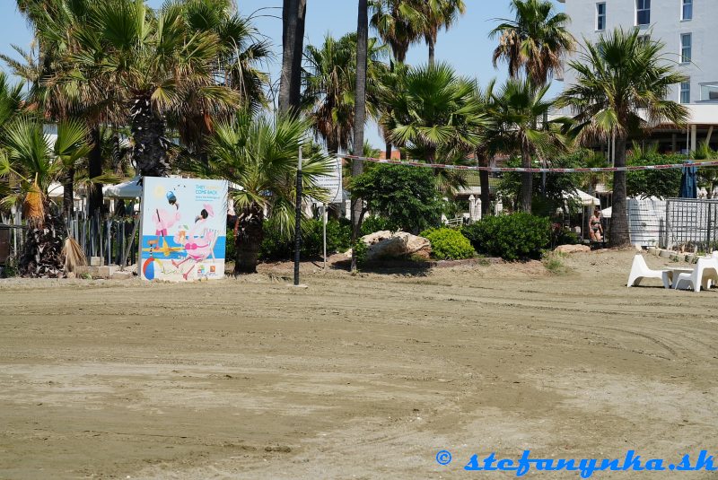 Pyla. Volejbalové ihrisko pri hoteli Sandy Beach Pyla. Volejbalové ihrisko pri hoteli Sandy Beach