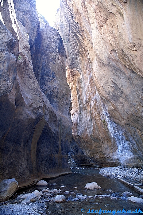 V Sarakina gorge boli nádherné aj pohľady naspäť