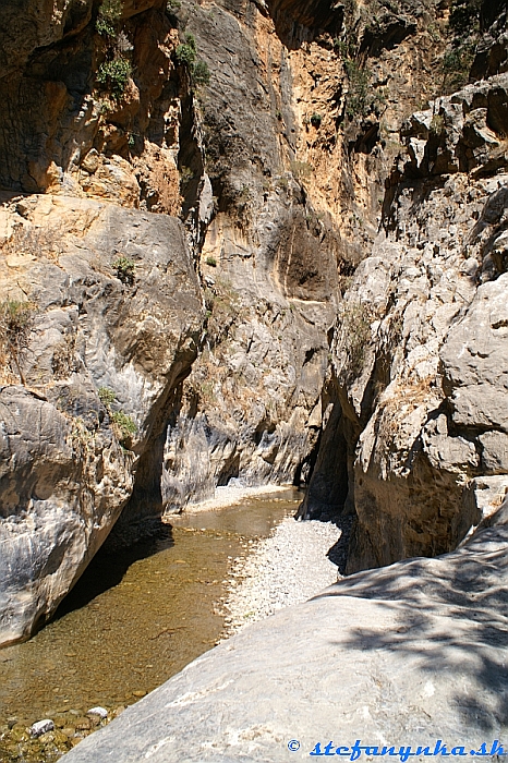 To pravé osvieženie v Sarakina gorge, Kréta