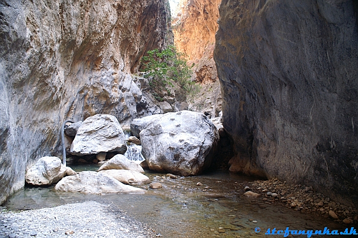 Sarakina gorge, Kréta - väčší kameň, viac schodov