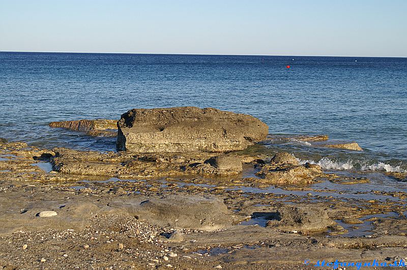 Blue Sea. Pláž smerom na východ