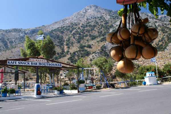 Zenia, Kréta. Cesta na planinu Lasithi od Agios Nikolaos