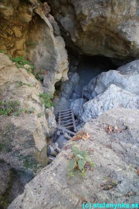 Agios Antonios gorge, Kréta, Stefanynka, Pokračovanie cesty dolu roklinou