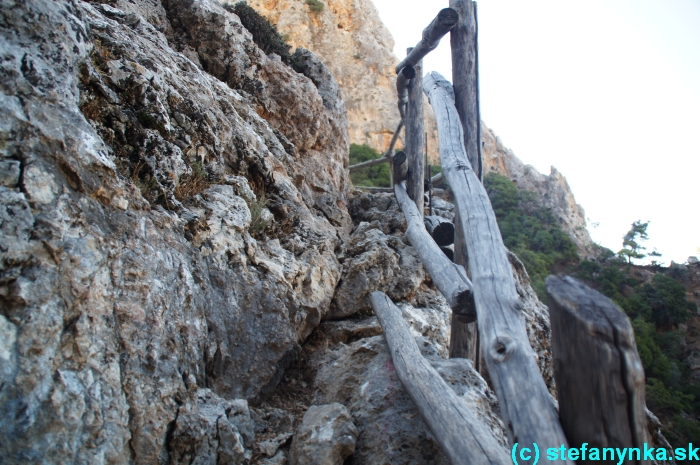 Platania gorge, Kréta - Jedinou obtiažou v Platanias gorge (ak nepočítam prevýšenie v páliacom slnku) bolo pár úzkych miest Platania gorge, Kréta - Jedinou obtiažou v Platanias gorge (ak nepočítam prevýšenie v páliacom slnku) bolo pár úzkych miest