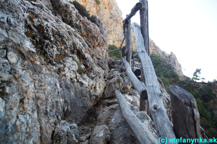 Platania gorge, Kréta - Jedinou obtiažou v Platanias gorge (ak nepočítam prevýšenie v páliacom slnku) bolo pár úzkych miest