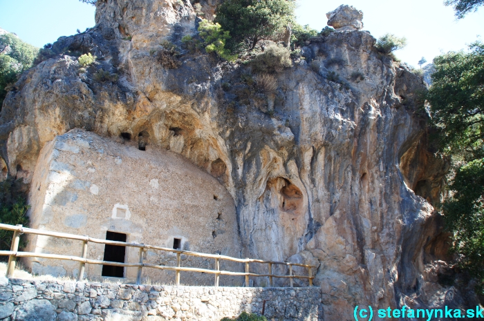 Platania gorge, Kréta, Stefanynka - kostolík pod previsom