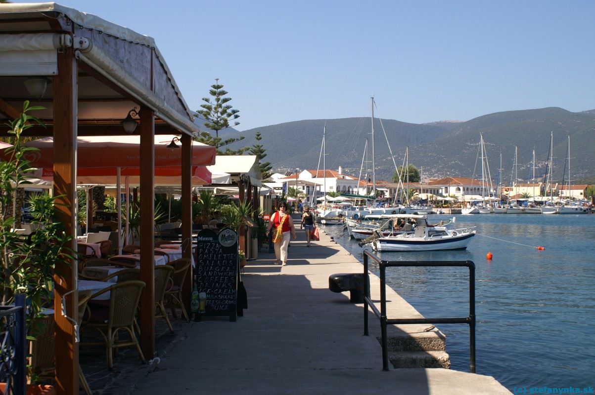 Kefalónia. Plážová promenáda v Sami