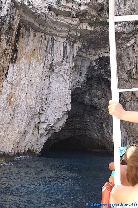 Paxos - plavba do jaskyne. Ponorka z nej pred nami ušla