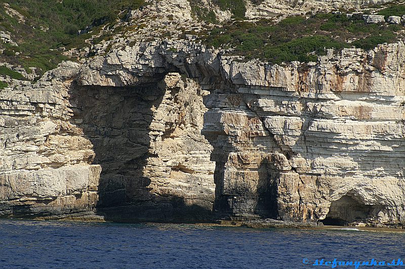 Paxos. Skalný most