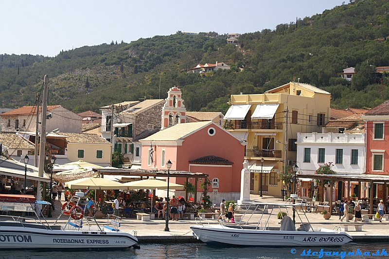 Paxos, dedina a prístav Gaios