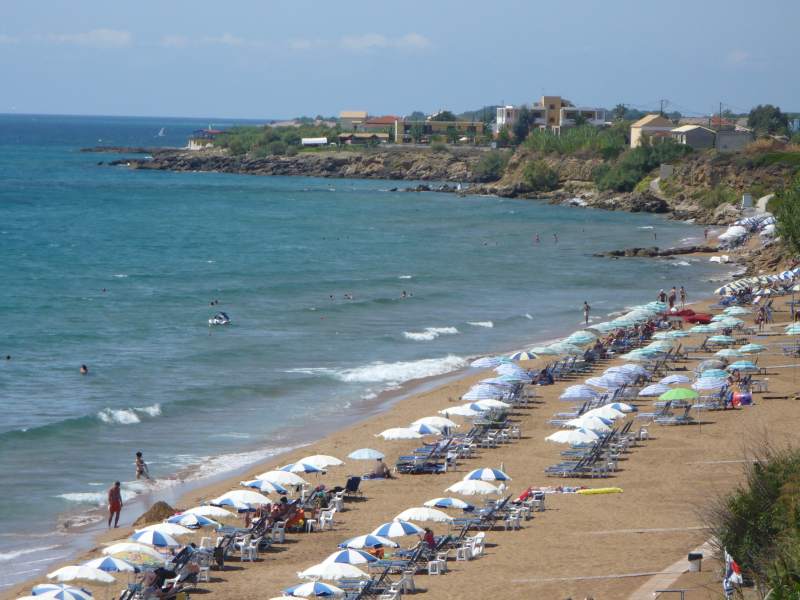 Korfu. Stredisko Agios Georgios south - pohľad z taverny Malibu