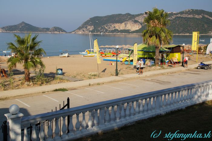 Hotel Alkyon Beach, Korfu - miestna komunikácia a pláž pred hotelom