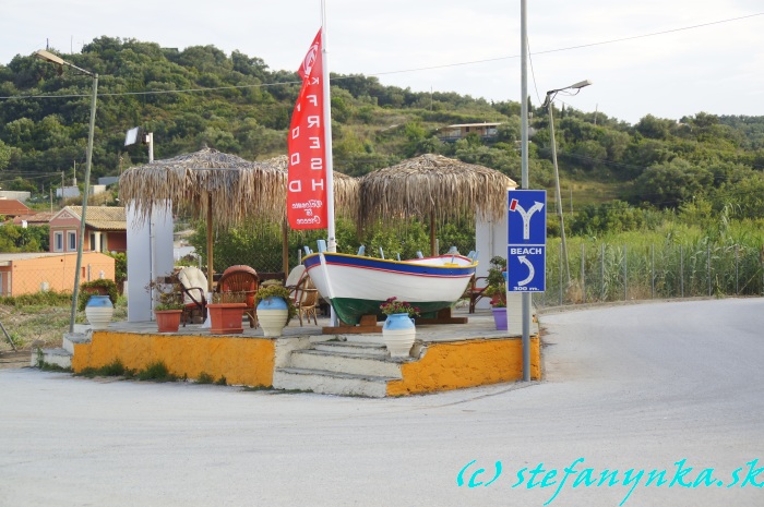 Agios Georgios north, pred tavernou Katoi