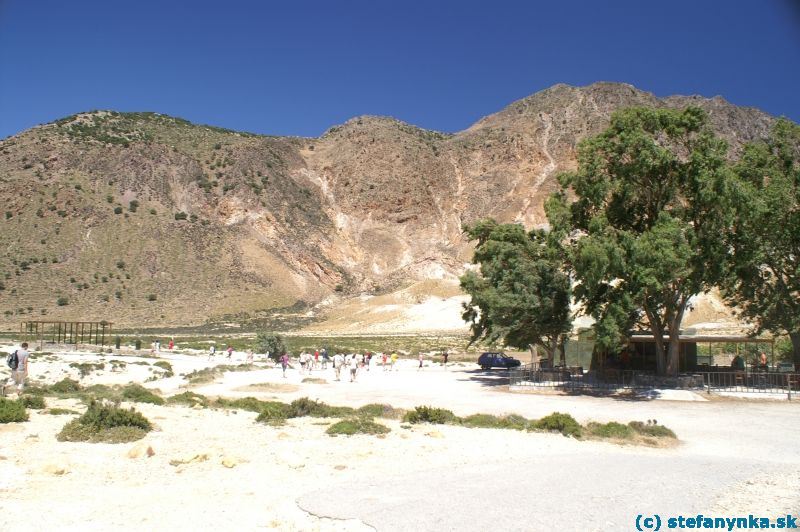 Nisyros. Pohľad na kalderu (Laka) od krátera Stefanos