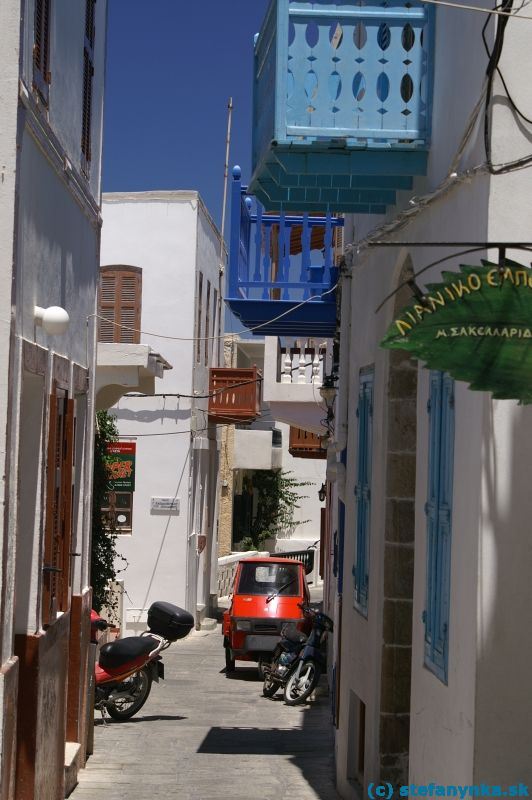 Nisyros. Úzke (vlastne tu široké) uličky Mandraki na Nisyrose