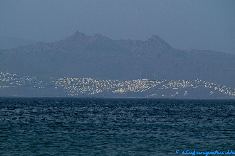 Marmari, Kos. Pláž. Pohľad na tureckú pevninu