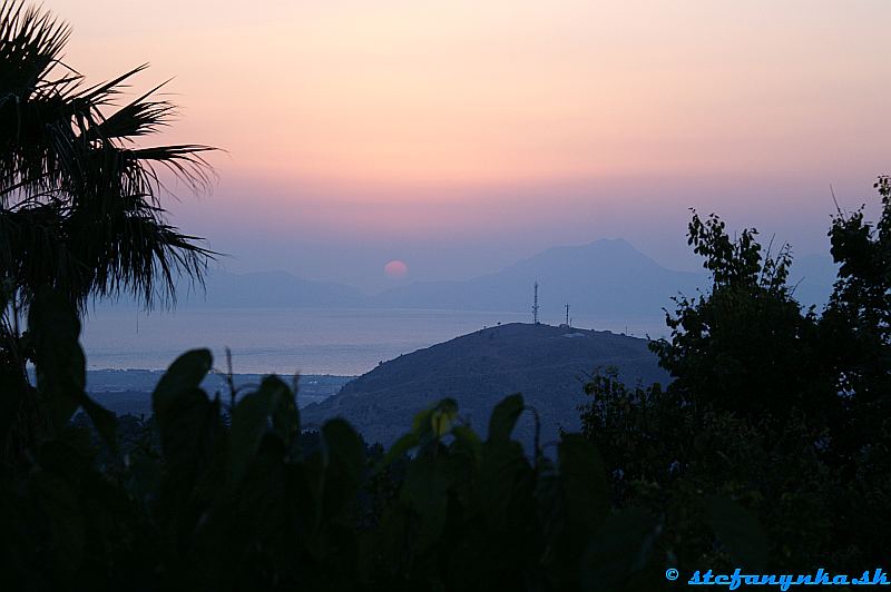 Kos, Zia. Západ slnka nad Kalymnosom