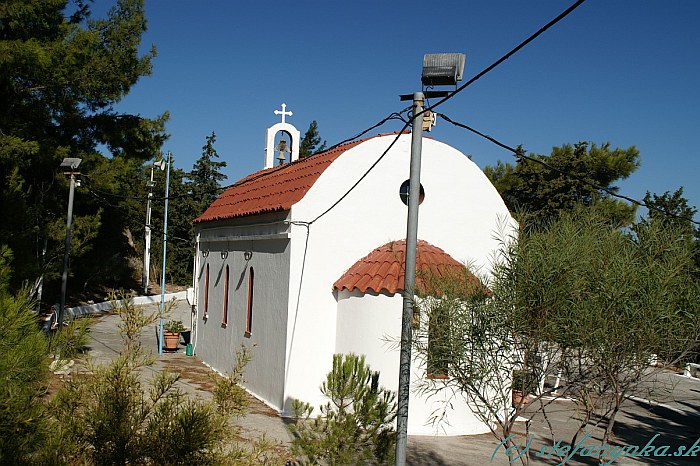 Kaplnka pod vrchom Ialysos. Odtiaľto bol pekný výhľad na stredisko Ixia i hotel Avra Beach