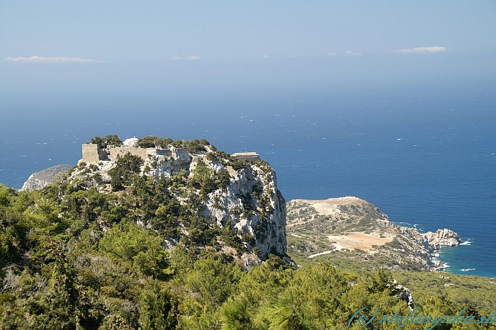 Hrad Monolithos, Rodos. Monolithos od cesty