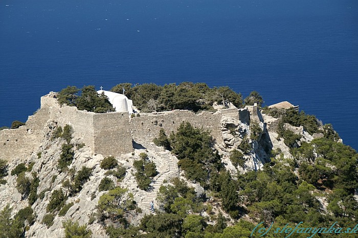 Hrad Monolithos, Rodos. Hrad Monolithos zbližšia