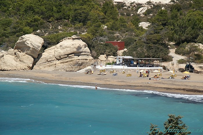 Fourni. Pláž a taverna vo Fourni