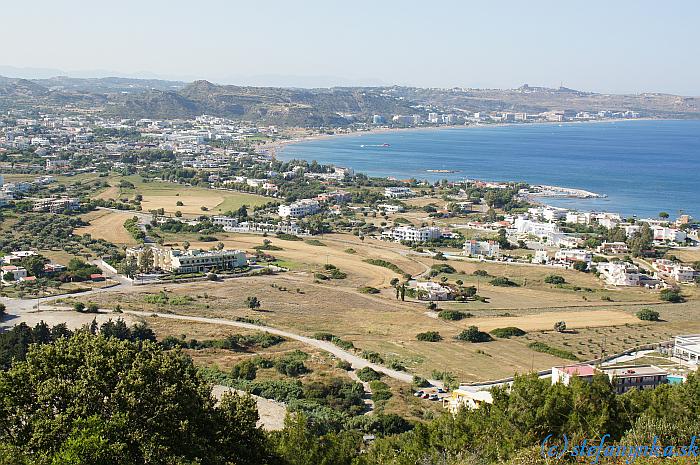 Profitis Ilias - Faliraki. Úplne vpravo až Kalithea