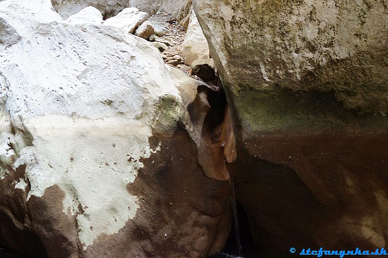 Patsos gorge (Agios Antonios), Kréta. Zvyšky pravekého potrubia