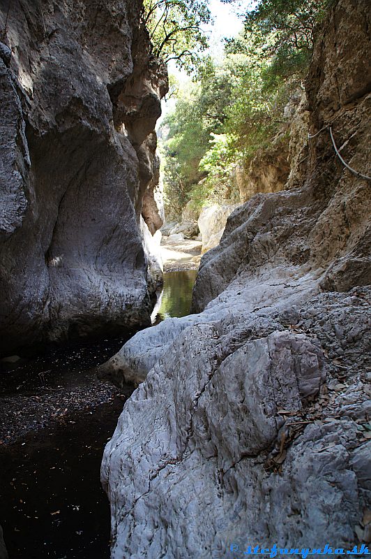 Patsos gorge (Agios Antonios), Kréta. Posledná časť lanaty pred severným mostom