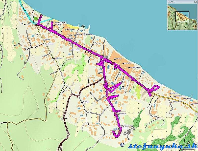 Argasi. Mapka prechádzok po stredisku. Vľavo hotel Locanda, dolu hotel Commodore a pozdĺž týchto trás boli všetky obchodíky a taverny.