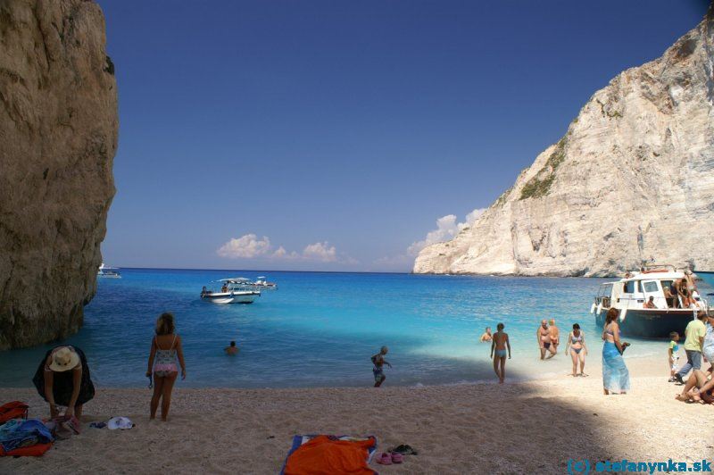 Navagio, Zakynthos. Pláž Navagio sa zaľudňuje...