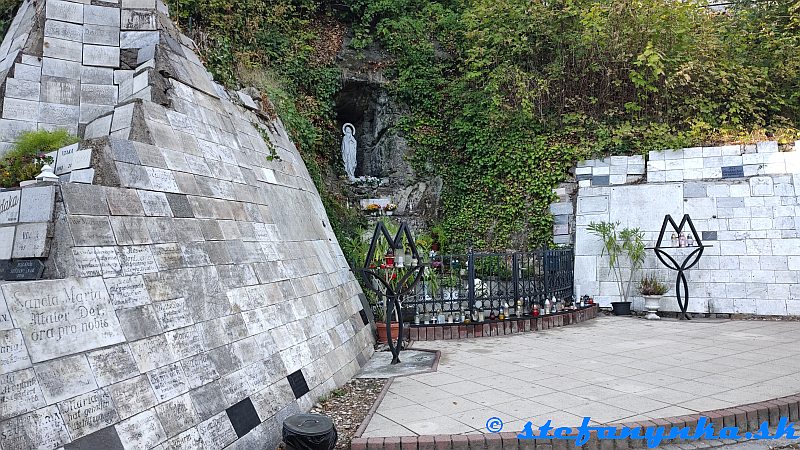 Lurdská jaskyňa Gabriely Szápáryovej, Bratislava Lurdská jaskyňa Gabriely Szápáryovej, Bratislava