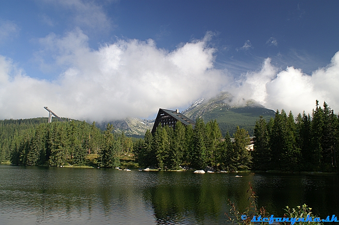 Štrbské pleso a Patria v hmle