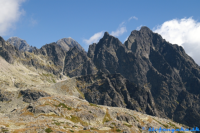 Lomnický štít a Stredohrot (Prostredný hrot)