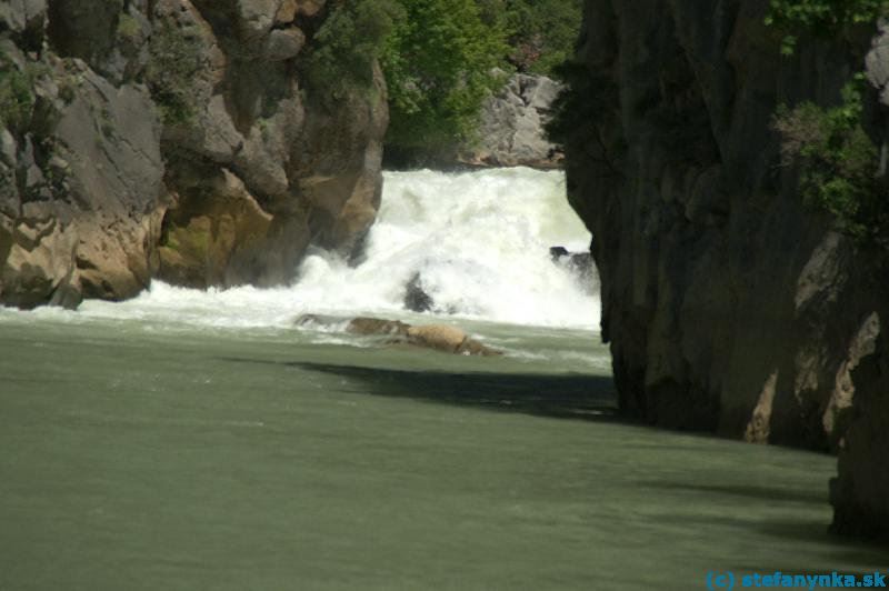 Green Canyon. Prívod čerstvej vody do priehrady. Tu sme sa otáčali. Okolo bublinkovala voda, vraj z podzemných prameňov