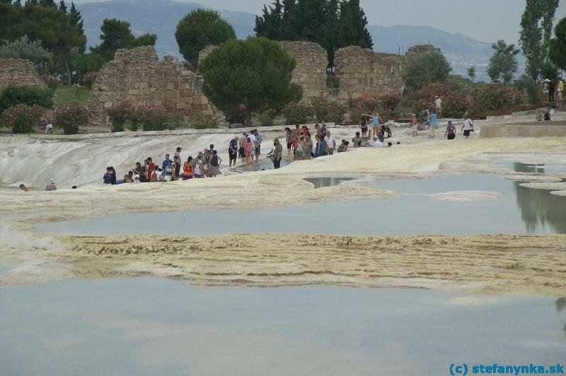 Pamukkale. Pohľad na vstup na terasy