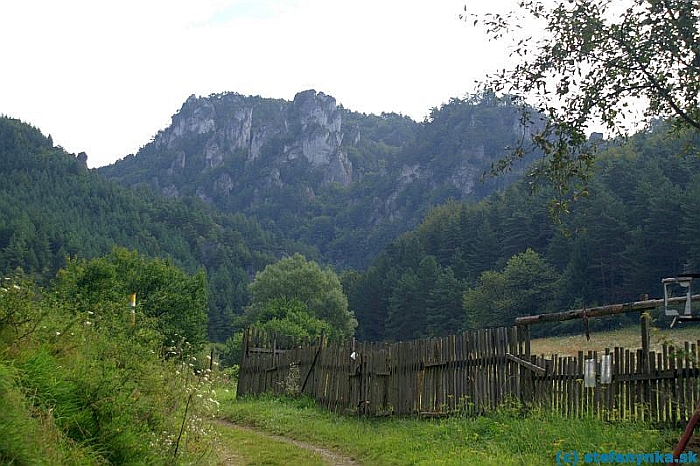 Súľov. Pohľad od kameňolomu Jablonové